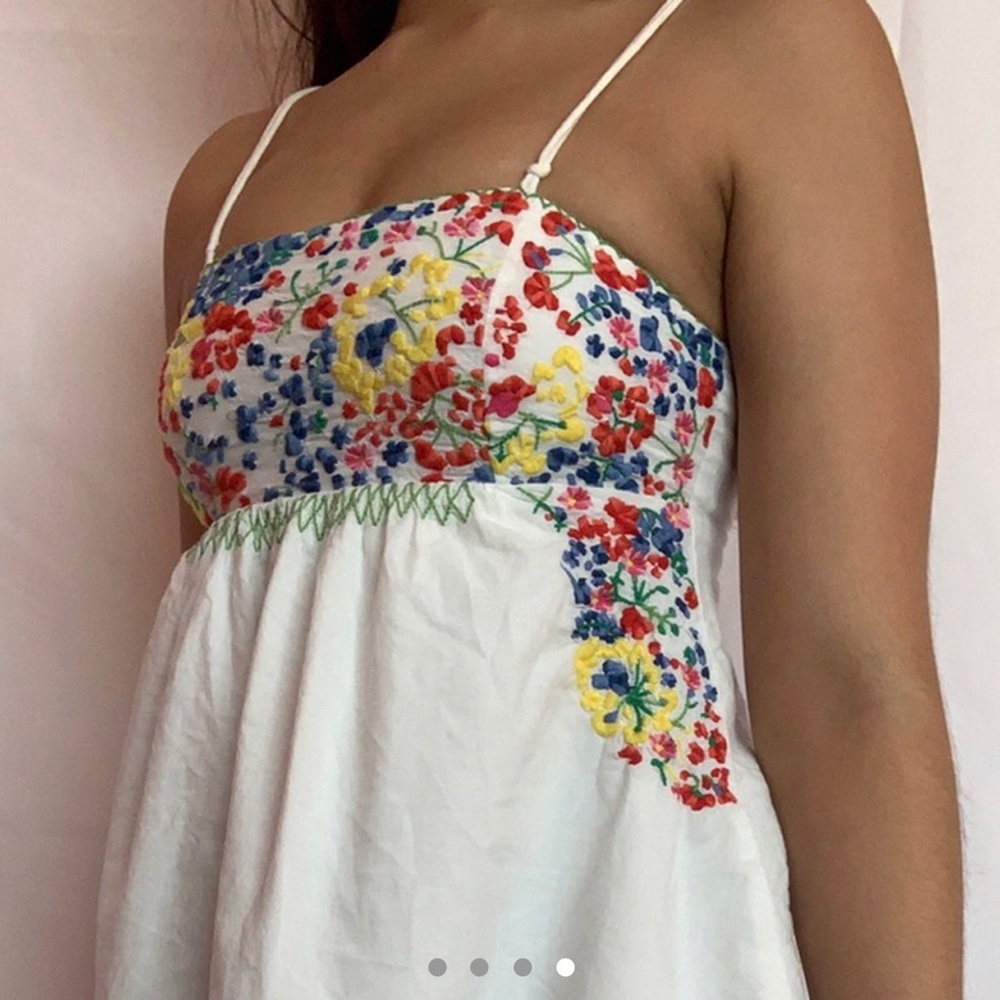 White flower embroidered dress - Picture 4 of 4